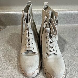 Steve Madden Zanet Bone Suede Lug Sole Lace Up Bootie.